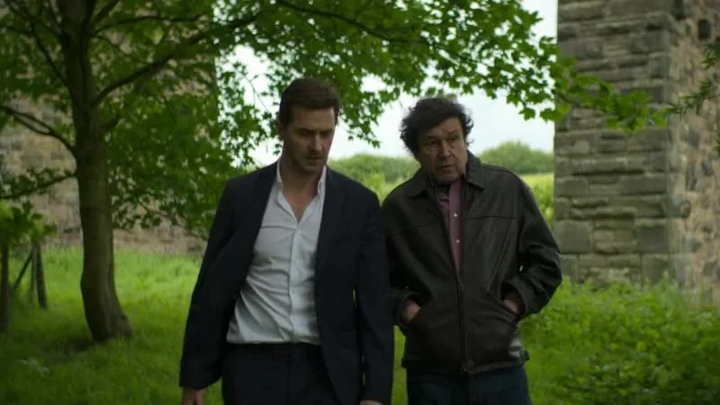 Кадры из сериала Незнакомец (2020)